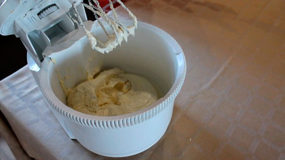 Масляный крем для выравнивания торта: пошаговый фото-рецепт