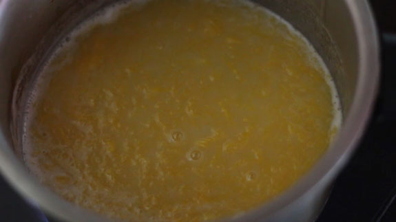 Желтки немного взбиваем в отдельной посуде и... Киевский торт: пошаговый фото-рецепт