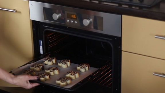 Выпекаем печенье в духовке разогретой до 180 градусов в течение 20-25 минут. Печенье Бабочки: пошаговый фото-рецепт
