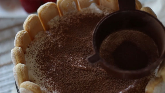 Посыпаем тирамису какао или тертым черным... Торт Тирамису: пошаговый фото-рецепт