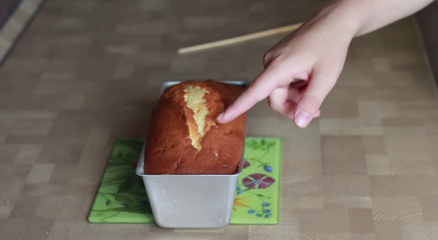 Творожный кекс: На правильно приготовленном кексе должна быть вот такая трещина.
