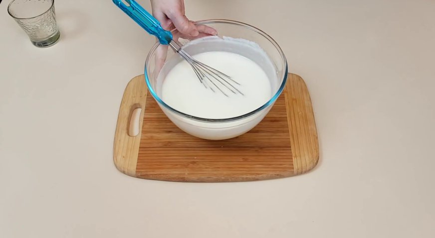 Йогуртовый торт: Оставляем йогуртовую смесь для остывания.