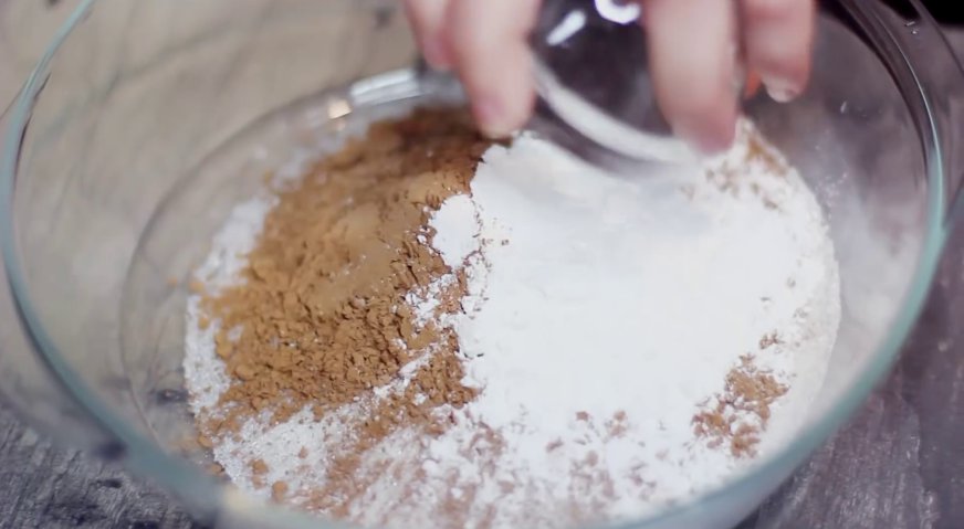 Торт слеза слона: Для помадки смешиваем сахар, какао и крахмал.