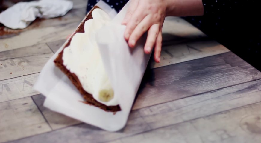 Торт слеза слона: Складываем торт, слегка прижимая, чтобы внутри не осталось пустот.