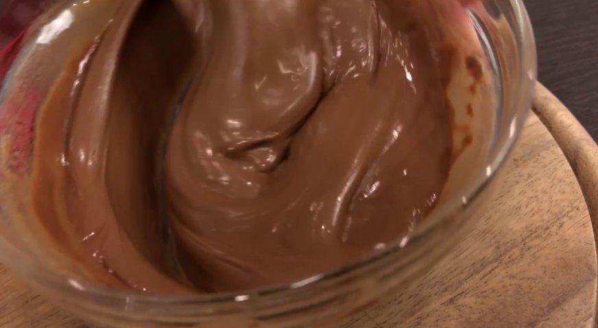 Торт трухлявый пень: Растаявший шоколад перемешиваем до однородной массы.