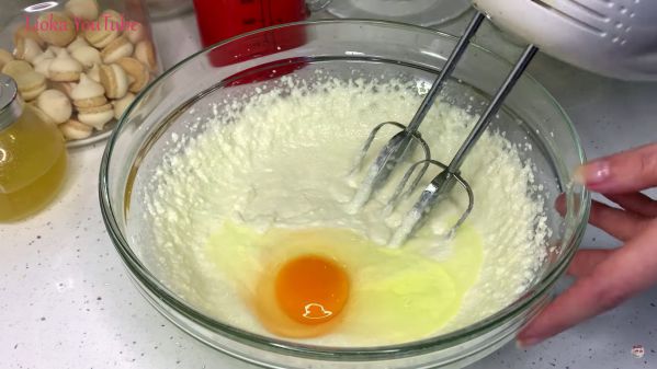 Добавляем яйца 
