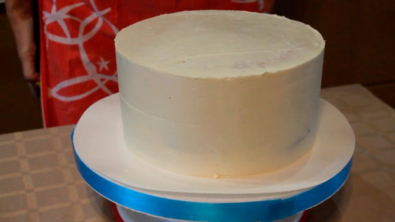 Выравниваем торт с помощью масляного... Торт Птичье молоко: пошаговый фото-рецепт