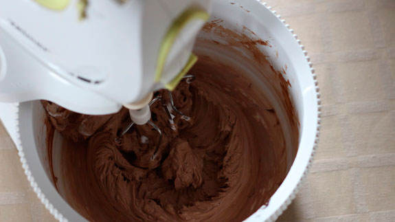 Сливочно-шоколадный крем: пошаговый фото-рецепт