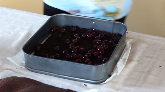 Тем временем начинаем готовить творожное... Шоколадный торт с творожным суфле: пошаговый фото-рецепт