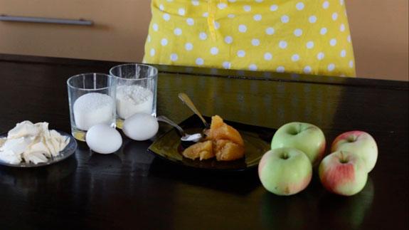Ингредиенты. Медовая шарлотка с яблоками и корицей: пошаговый фото-рецепт