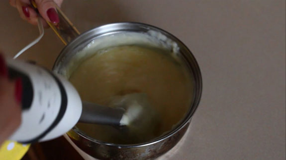 С помощью погружного блендера перебиваем... Тарт с заварным кремом и клубникой: пошаговый фото-рецепт