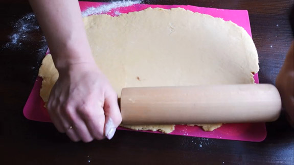 Оставшееся тесто раскатываем в пласт толщиной... Польский пирог Плесняк: пошаговый фото-рецепт