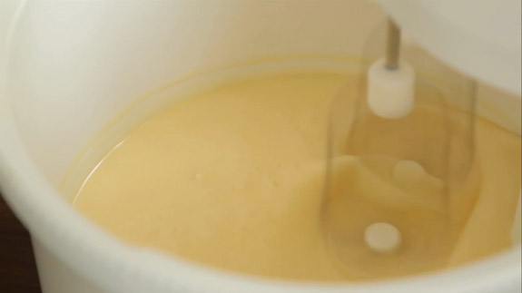 В чаше миксера взбиваем яйца и сахар 2-3... Шоколадные пряники: пошаговый фото-рецепт